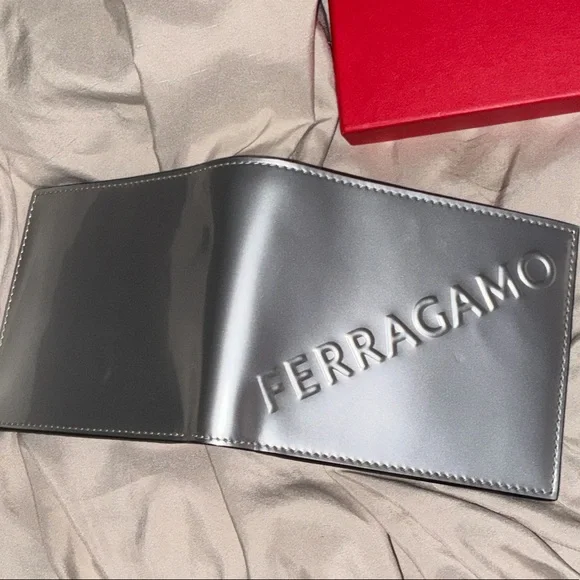 BNWT Salvatore Ferragamo Silver Men’s Card & Key Holder - Picture 7 of 7